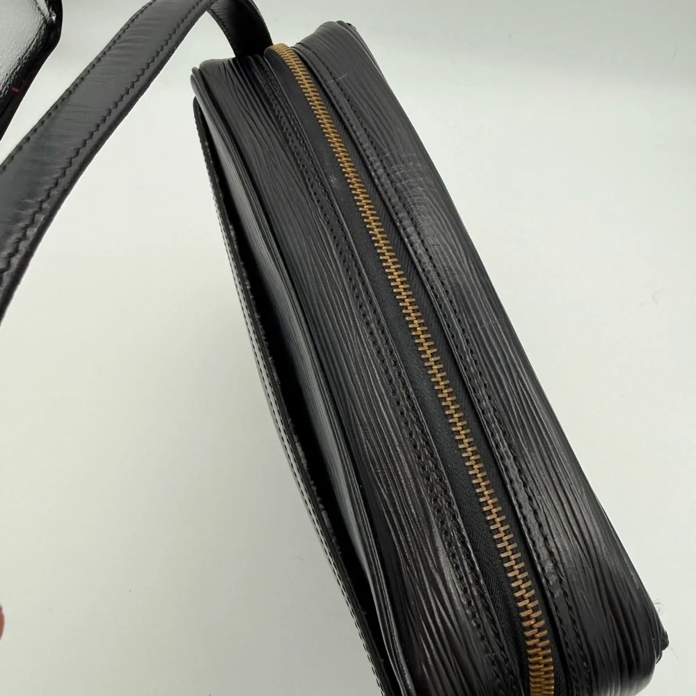 Louis Vuitton Black Epi Leather Crossbody - Picture 5 of 12